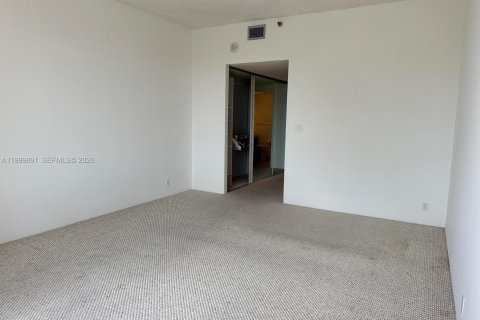 Condo in Key Biscayne, Florida, 1 bedroom  № 2067901 - photo 14