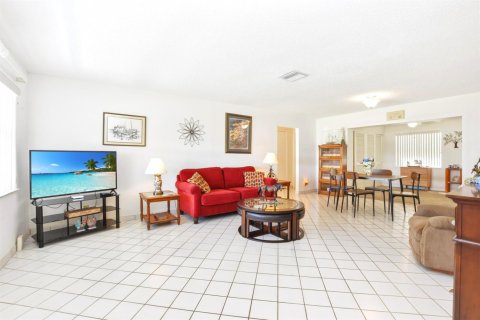 Villa ou maison à vendre à Boynton Beach, Floride: 2 chambres, 132.66 m2 № 2181012 - photo 4
