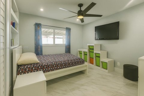 House in Miami, Florida 5 bedrooms, 210.14 sq.m. № 1977427 - photo 15