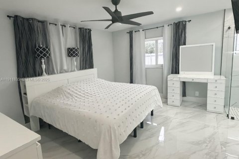 House in Miami, Florida 5 bedrooms, 210.14 sq.m. № 1977427 - photo 9