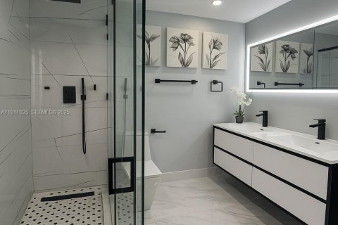 House in Miami, Florida 5 bedrooms, 210.14 sq.m. № 1977427 - photo 13