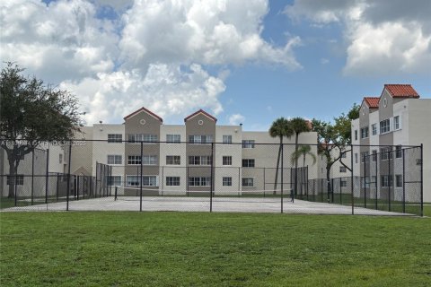 Condo in Hialeah, Florida, 2 bedrooms  № 1809474 - photo 14