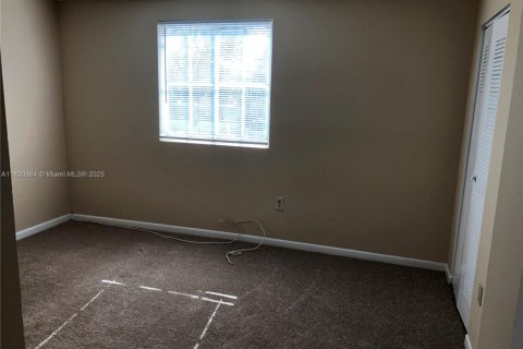 Condo in Hialeah, Florida, 2 bedrooms  № 1809474 - photo 9