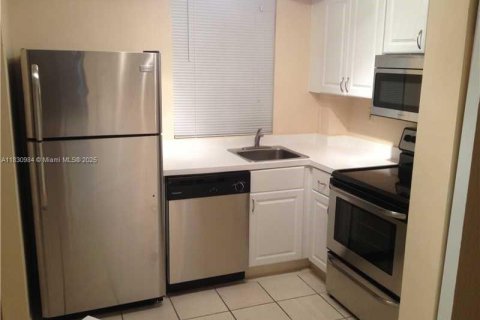 Condo in Hialeah, Florida, 2 bedrooms  № 1809474 - photo 3