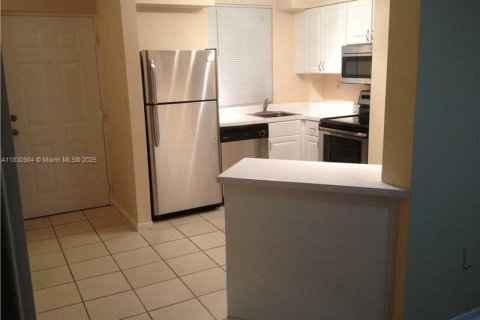 Condo in Hialeah, Florida, 2 bedrooms  № 1809474 - photo 4