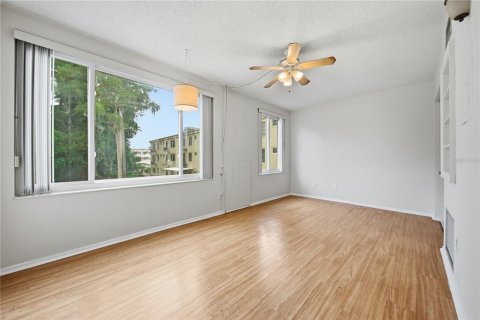 Condo in Clearwater, Florida, 2 bedrooms  № 2237942 - photo 15