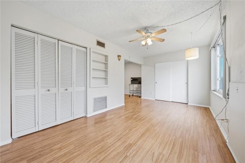 Condo in Clearwater, Florida, 2 bedrooms  № 2237942 - photo 13