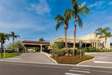 Condo in Clearwater, Florida, 2 bedrooms  № 2237942 - photo 25