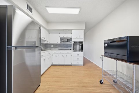 Condo in Clearwater, Florida, 2 bedrooms  № 2237942 - photo 10