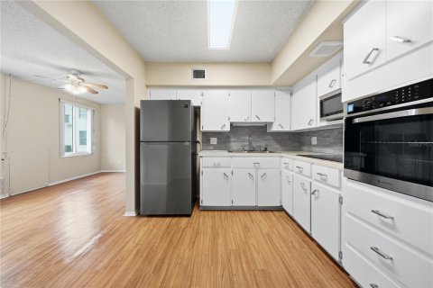 Condo in Clearwater, Florida, 2 bedrooms  № 2237942 - photo 12