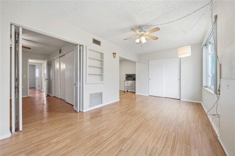 Condo in Clearwater, Florida, 2 bedrooms  № 2237942 - photo 16