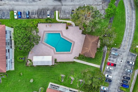 Снять в аренду кондоминиум в Пемброк-Пайнс, Флорида 1 спальня, 75.34м2, № 1957260 - фото 5