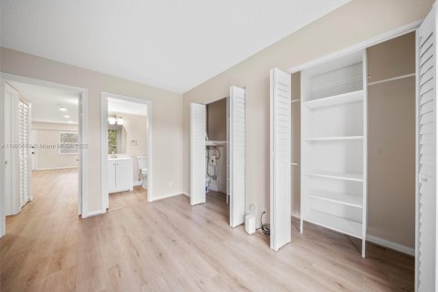 Снять в аренду кондоминиум в Пемброк-Пайнс, Флорида 1 спальня, 75.34м2, № 1957260 - фото 16