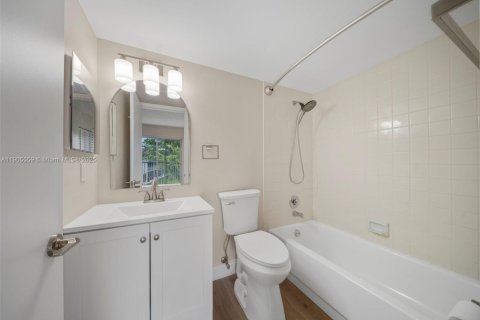 Снять в аренду кондоминиум в Пемброк-Пайнс, Флорида 1 спальня, 75.34м2, № 1957260 - фото 23