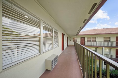 Снять в аренду кондоминиум в Пемброк-Пайнс, Флорида 1 спальня, 75.34м2, № 1957260 - фото 11