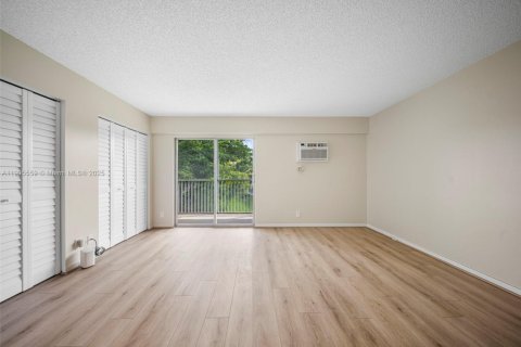 Снять в аренду кондоминиум в Пемброк-Пайнс, Флорида 1 спальня, 75.34м2, № 1957260 - фото 19