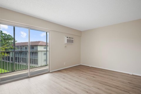 Снять в аренду кондоминиум в Пемброк-Пайнс, Флорида 1 спальня, 75.34м2, № 1957260 - фото 21