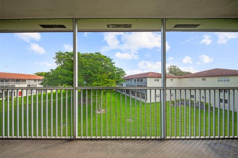 Снять в аренду кондоминиум в Пемброк-Пайнс, Флорида 1 спальня, 75.34м2, № 1957260 - фото 12