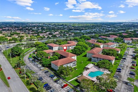 Снять в аренду кондоминиум в Пемброк-Пайнс, Флорида 1 спальня, 75.34м2, № 1957260 - фото 7