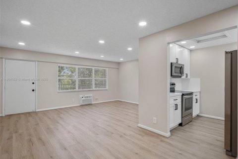 Снять в аренду кондоминиум в Пемброк-Пайнс, Флорида 1 спальня, 75.34м2, № 1957260 - фото 30