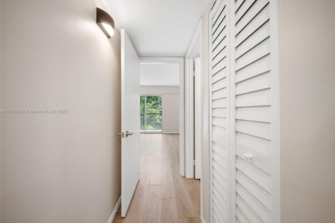 Снять в аренду кондоминиум в Пемброк-Пайнс, Флорида 1 спальня, 75.34м2, № 1957260 - фото 26