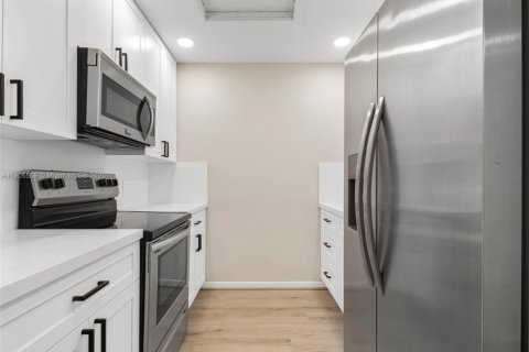 Снять в аренду кондоминиум в Пемброк-Пайнс, Флорида 1 спальня, 75.34м2, № 1957260 - фото 28