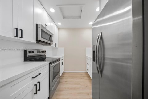 Снять в аренду кондоминиум в Пемброк-Пайнс, Флорида 1 спальня, 75.34м2, № 1957260 - фото 29