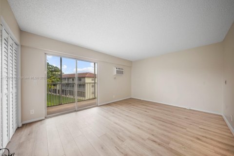 Снять в аренду кондоминиум в Пемброк-Пайнс, Флорида 1 спальня, 75.34м2, № 1957260 - фото 20