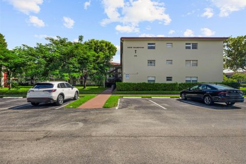 Снять в аренду кондоминиум в Пемброк-Пайнс, Флорида 1 спальня, 75.34м2, № 1957260 - фото 9