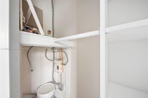 Снять в аренду кондоминиум в Пемброк-Пайнс, Флорида 1 спальня, 75.34м2, № 1957260 - фото 15