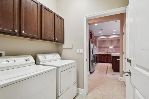 House in Tampa, Florida 3 bedrooms, 190.73 sq.m. № 1805886 - photo 30