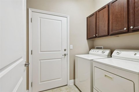 House in Tampa, Florida 3 bedrooms, 190.73 sq.m. № 1805886 - photo 29