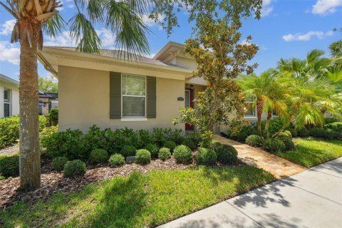 House in Tampa, Florida 3 bedrooms, 190.73 sq.m. № 1805886 - photo 3