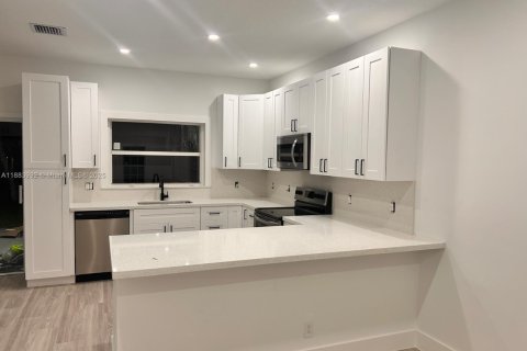 Casa en alquiler en Miramar, Florida, 4 dormitorios, 231.88 m2 № 1931450 - foto 6