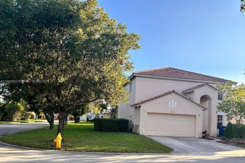 Casa en alquiler en Miramar, Florida, 4 dormitorios, 231.88 m2 № 1931450 - foto 1