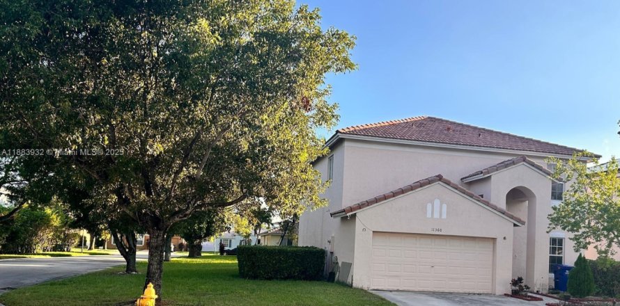 Casa en Miramar, Florida 4 dormitorios, 231.88 m2 № 1931450