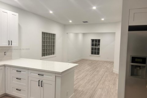 Casa en alquiler en Miramar, Florida, 4 dormitorios, 231.88 m2 № 1931450 - foto 9