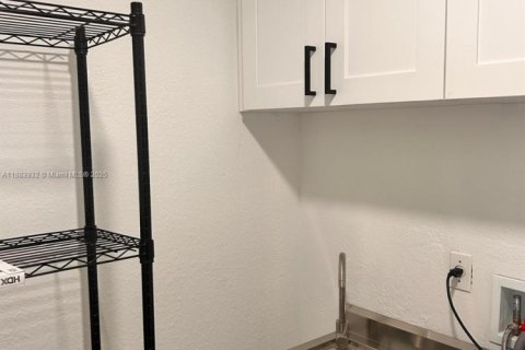Casa en alquiler en Miramar, Florida, 4 dormitorios, 231.88 m2 № 1931450 - foto 19