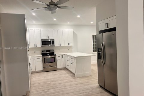 Casa en alquiler en Miramar, Florida, 4 dormitorios, 231.88 m2 № 1931450 - foto 5