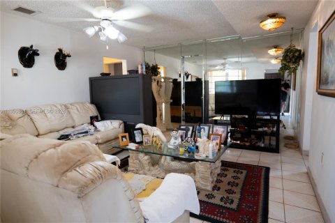 Купить виллу или дом в Майами, Флорида 5 спален, 244.15м2, № 2067431 - фото 18