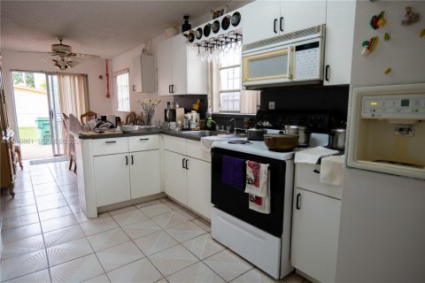 Купить виллу или дом в Майами, Флорида 5 спален, 244.15м2, № 2067431 - фото 13