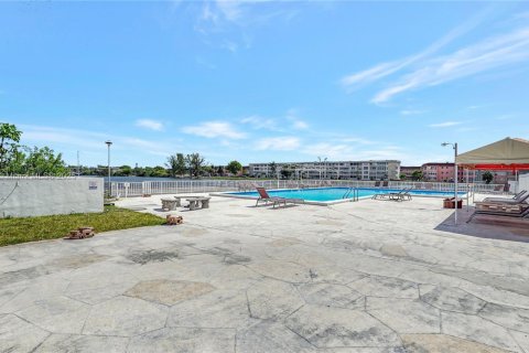 Condominio en venta en Miami, Florida, 1 dormitorio, 79.99 m2 № 1762604 - foto 2