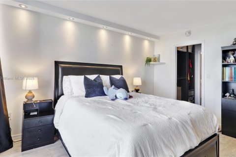 Condominio en venta en Miami, Florida, 1 dormitorio, 79.99 m2 № 1762604 - foto 17