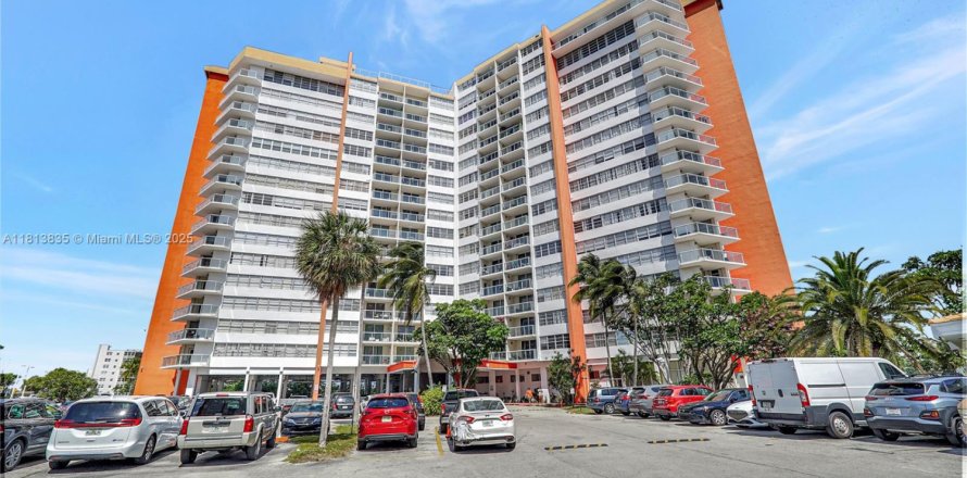Condominio en Miami, Florida, 1 dormitorio  № 1762604