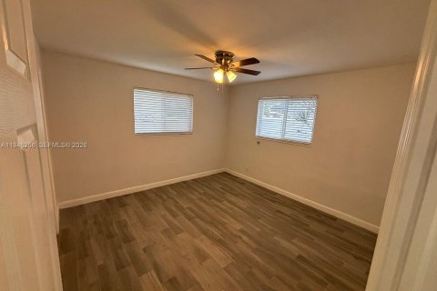 House in Hollywood, Florida 2 bedrooms, 92.9 sq.m. № 2002589 - photo 5