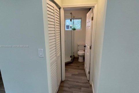 House in Hollywood, Florida 2 bedrooms, 92.9 sq.m. № 2002589 - photo 8