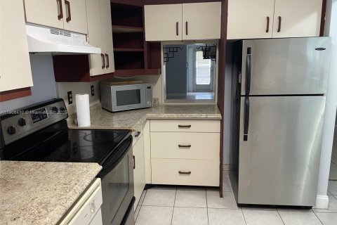 Condominio en alquiler en Plantation, Florida, 2 dormitorios, 98.94 m2 № 2019212 - foto 4