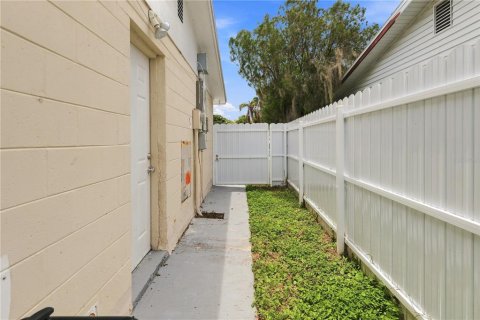 House in Port Richey, Florida 3 bedrooms, 107.02 sq.m. № 2360633 - photo 27