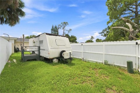 House in Port Richey, Florida 3 bedrooms, 107.02 sq.m. № 2360633 - photo 28