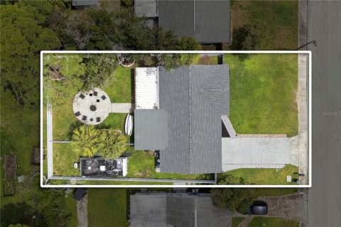 House in Port Richey, Florida 3 bedrooms, 107.02 sq.m. № 2360633 - photo 5